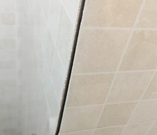 沐川瓷砖空鼓维修公司分享阳台瓷砖脱落的修复过程可以分为以下几个步骤